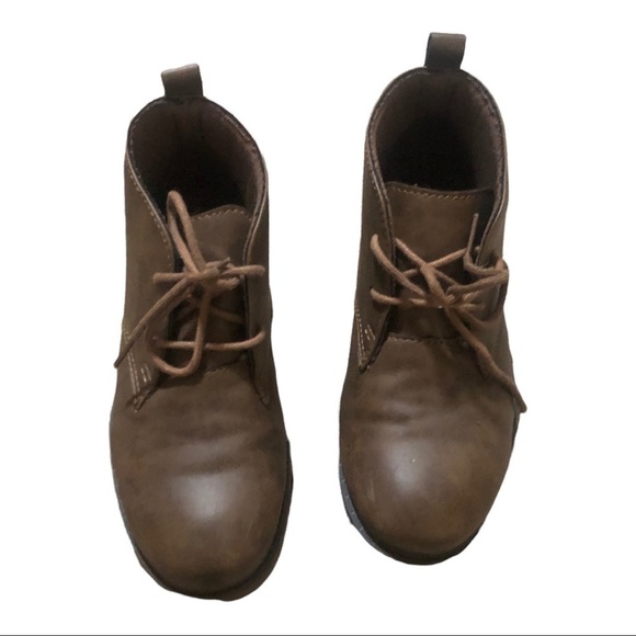 Beautiful Boys Leather Tan Booties Size 4M in good Used Condition - Picture 1 of 11